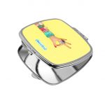 مرآة جيب صغيرة مربعة بتصميم اكسسوارات يد امرأة