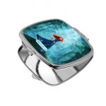 مرآة جيب صغيرة مربعة بتصميم الأميرة ميريدا مع القوس والسهم