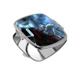 مرآة جيب صغيرة مربعة بتصميم الاميرة مونونوكي مع ذئب