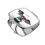 مرآة جيب صغيرة مربعة بتصميم صياد وحوش ذا ويتشر