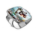 مرآة جيب صغيرة مربعة بتصميم عائلة كونغ فو باندا