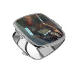 مرآة جيب صغيرة مربعة بتصميم قتال مع العملاق الضخم هجوم العمالقة