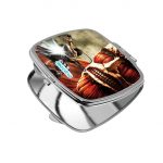 مرآة جيب صغيرة مربعة بتصميم قتال مع عملاق هجوم العمالقة