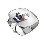 مرآة جيب صغيرة مربعة بتصميم قضاء على الوحوش ذا ويتشر