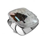 مرآة جيب صغيرة مربعة بتصميم كول أوف ديوتي مودرن وورفير