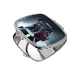 مرآة جيب صغيرة مربعة بتصميم ليون وكلير رزدنت إيفل 2