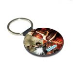 ميدالية مفاتيح دائرية بتصميم قتال مع عملاق هجوم العمالقة