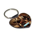 ميدالية مفاتيح شكل قلب بتصميم الطائرمع الصقر أساسنز كريد