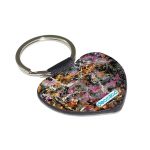 ميدالية مفاتيح شكل قلب بتصميم فن تجريدي